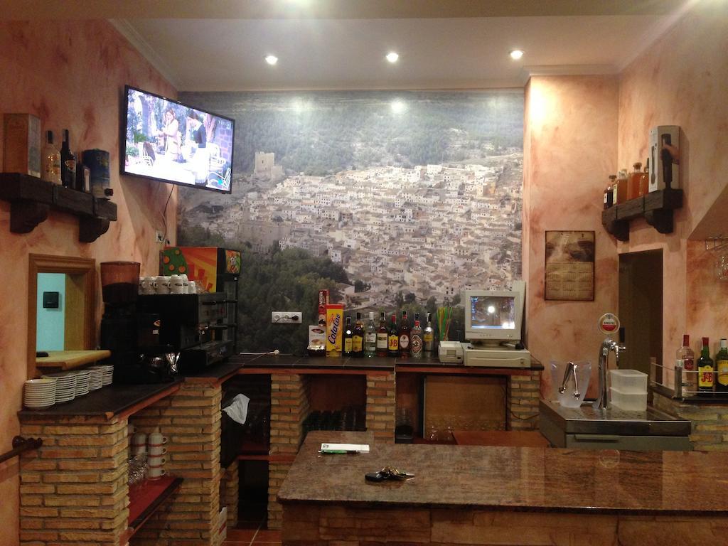 Hostal D'Ernes Алкала дел Хукар Екстериор снимка