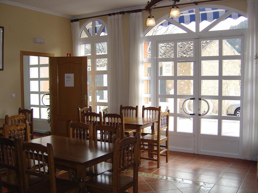 Hostal D'Ernes Алкала дел Хукар Екстериор снимка
