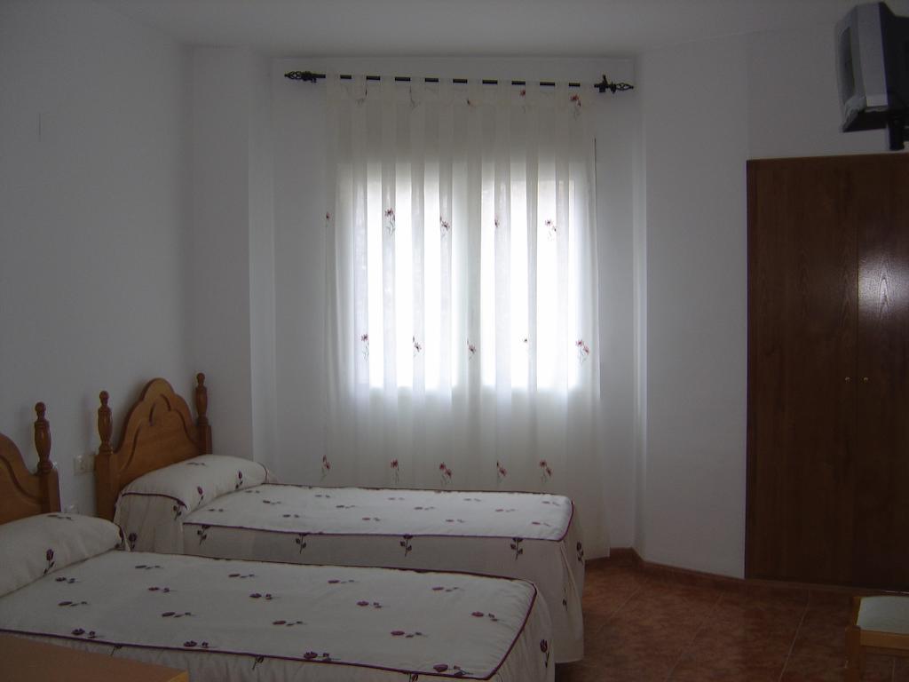 Hostal D'Ernes Алкала дел Хукар Екстериор снимка