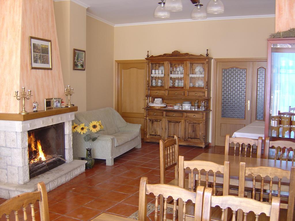 Hostal D'Ernes Алкала дел Хукар Екстериор снимка