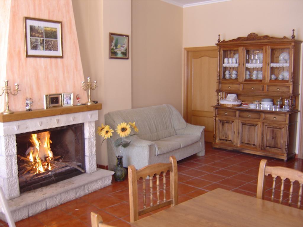 Hostal D'Ernes Алкала дел Хукар Екстериор снимка