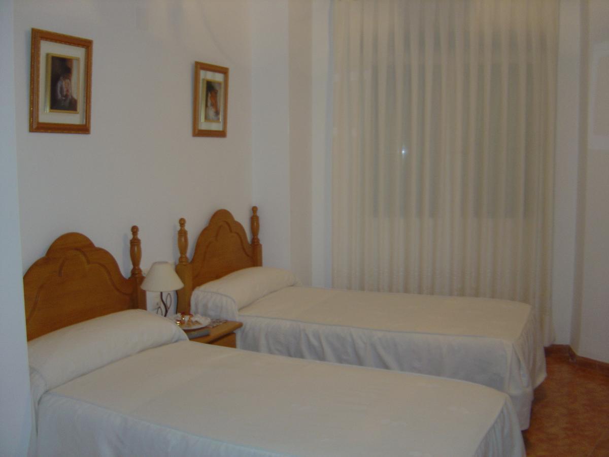 Hostal D'Ernes Алкала дел Хукар Екстериор снимка